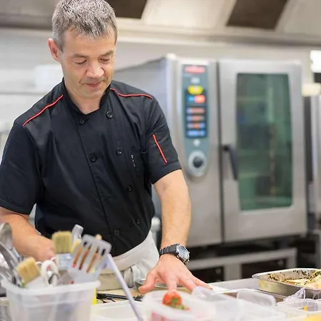 מלון Logis Cartier 3*