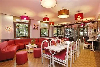 מלון Logis Cartier 3*