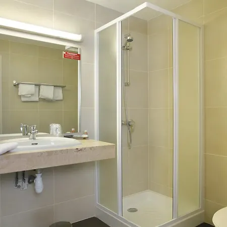 מלון Logis Cartier 3*